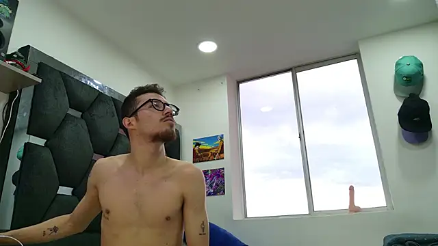 Snapshot of J-Moo chatting on 11.19.25 J-Moo online show from 11.19.25