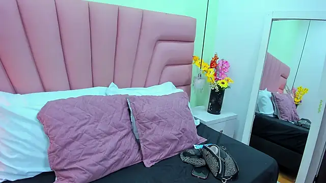 Kim Luna1 online show from 12.20.25