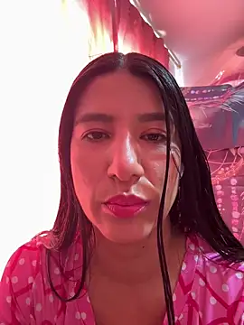 Snapshot of scarlethsb33 chatting on 11.04.25 scarlethsb33 online show from 11.04.25