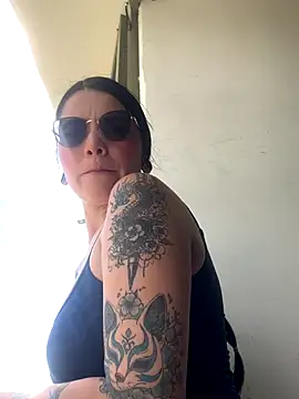 Snapshot of Gaby_parker2 chatting on 10.28.25 Gaby parker2 online show from 10.28.25