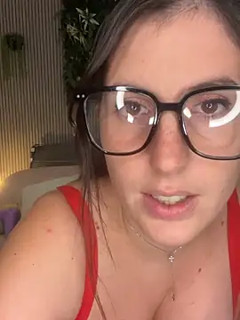 Snapshot of MysteryGirl__ chatting on 10.28.25 MysteryGirl   online show from 10.28.25