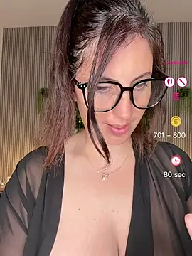 Snapshot of MysteryGirl__ chatting on 05.12.26 MysteryGirl online show from 05.12.26