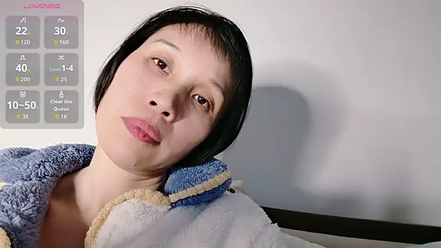 Snapshot of Yan61 chatting on 10.31.25 Yan61 online show from 10.31.25