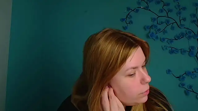 Snapshot of SusannaNight chatting on 04.24.26 SusannaNight online show from 04.24.26