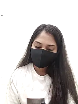 Green LaDY66 online show from 11.08.25