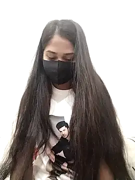 Green LaDY66 online show from 11.13.25