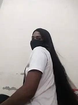 Green LaDY66 online show from 11.15.25