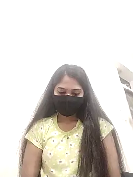 Green LaDY66 online show from 11.23.25