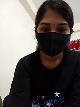 Green LaDY66 online show from 11.28.25