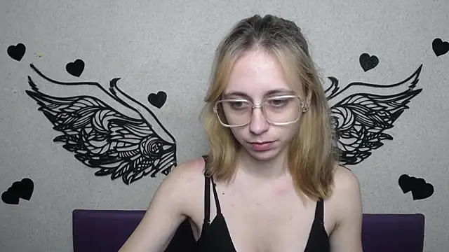 TracyLll online show from 11.28.25