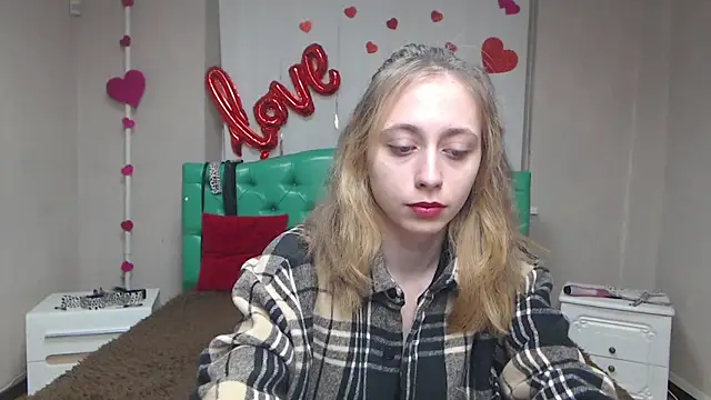 TracyLll online show from 02.08.26