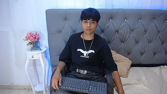 Snapshot of TonnyHawk707 chatting on 10.29.25 TonnyHawk707 online show from 10.29.25