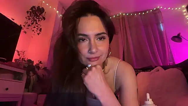 Snapshot of SpicyLunaaa chatting on 05.09.26 SpicyLunaaa online show from 05.09.26