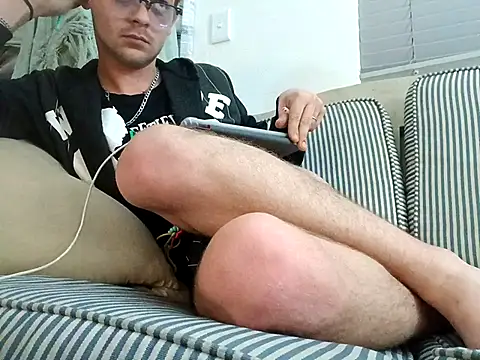 Snapshot of THOMMONSTER5299 chatting on 11.18.25 THOMMONSTER5299 online show from 11.18.25