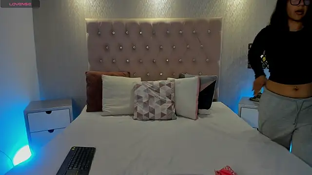 KamyGlam online show from 04.11.26