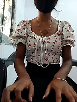 Snapshot of chocolate_girl_01 chatting on 10.29.25 chocolate girl 01 online show from 10.29.25