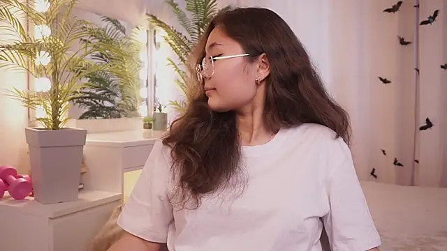 LeanoraBierod online show from 10.29.25