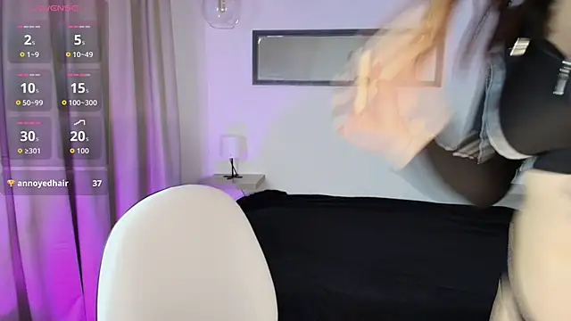 Snapshot of tokio_murakami chatting on 11.07.25 tokio murakami online show from 11.07.25