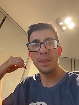 Snapshot of Leeosex chatting on 10.29.25 Leeosex online show from 10.29.25