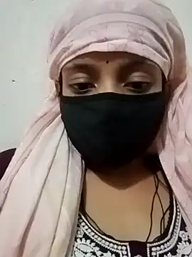 Snapshot of Quenn-Jiya752 chatting on 11.05.25 Quenn-Jiya752 online show from 11.05.25