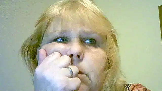 Snapshot of Sylviastar46 chatting on 11.13.25 Sylviastar46 online show from 11.13.25