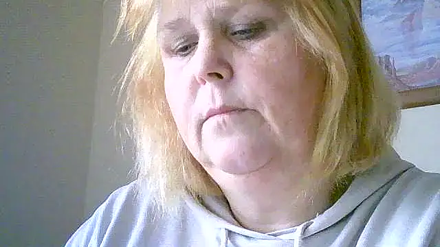 Snapshot of Sylviastar46 chatting on 11.14.25 Sylviastar46 online show from 11.14.25