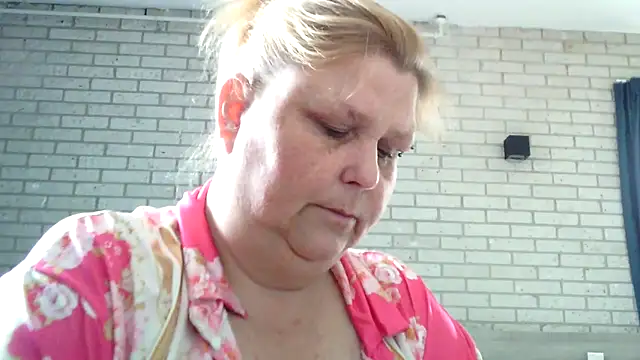 Sylviastar46 online show from 04.18.26