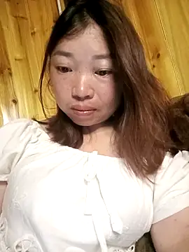 Snapshot of julybe chatting on 05.18.26 julybe online show from 05.18.26