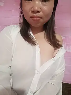 Snapshot of julybe chatting on 07.28.26 julybe online show from 07.28.26