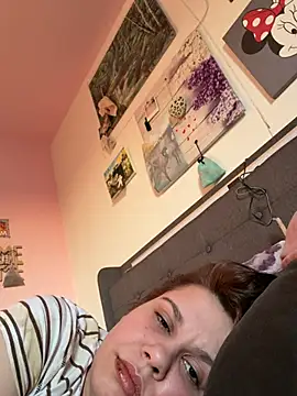 Snapshot of Carolineisback chatting on 03.06.26 Carolineisback online show from 03.06.26
