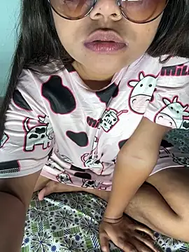 Snapshot of Cuty_Pussy1 chatting on 02.25.26 Cuty Pussy1 online show from 02.25.26