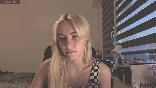 Snapshot of misa__liaaa chatting on 11.04.25 misa liaaa online show from 11.04.25