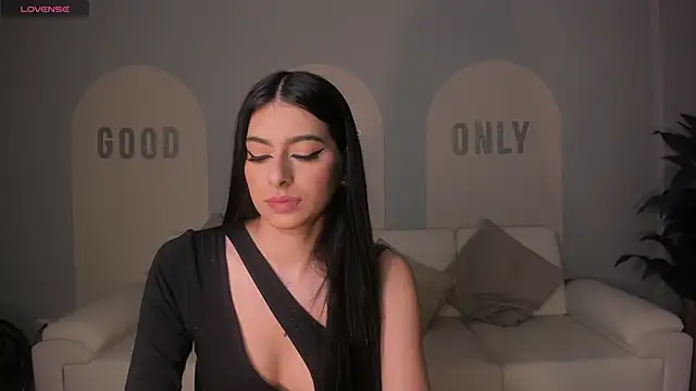 BellaConnorX online show from 11.18.25