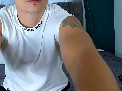 Snapshot of Latin_Pboy chatting on 01.14.26 Latin Pboy online show from 01.14.26