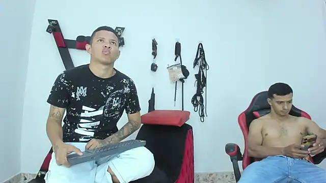 Steven19 LatinBoy online show from 11.19.25