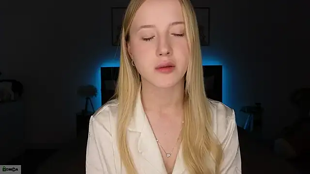 Snapshot of adele_armass chatting on 02.04.26 adele armass online show from 02.04.26