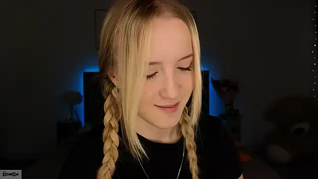 Snapshot of adele_armass chatting on 02.15.26 adele armass online show from 02.15.26