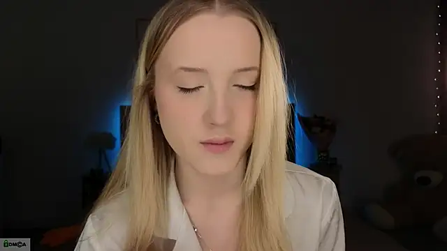 Snapshot of adele_armass chatting on 02.19.26 adele armass online show from 02.19.26