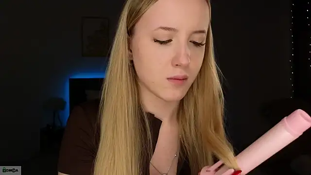 Snapshot of adele_armass chatting on 02.21.26 adele armass online show from 02.21.26