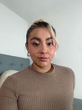 Snapshot of Elina_Hills chatting on 11.27.25 Elina Hills online show from 11.27.25