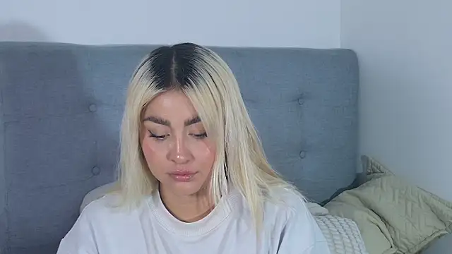 Snapshot of Elina_Hills chatting on 12.04.25 Elina Hills online show from 12.04.25