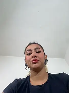 Snapshot of Elina_Hills chatting on 12.18.25 Elina Hills online show from 12.18.25