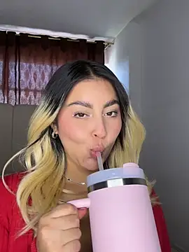 Snapshot of Elina_Hills chatting on 05.19.26 Elina Hills online show from 05.19.26