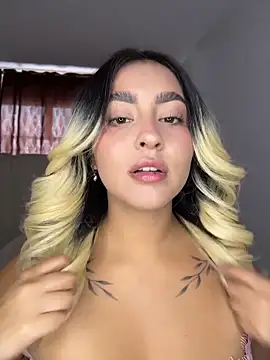 Snapshot of Elina_Hills chatting on 06.18.26 Elina Hills online show from 06.18.26