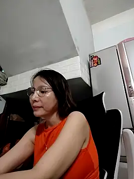 Snapshot of Liveryta chatting on 10.30.25 Liveryta online show from 10.30.25