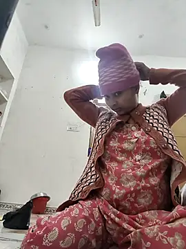 Snapshot of Cute_Arushi chatting on 12.22.25 Cute Arushi online show from 12.22.25