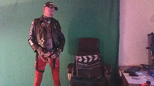 Snapshot of NahkaSami chatting on 11.05.25 NahkaSami online show from 11.05.25