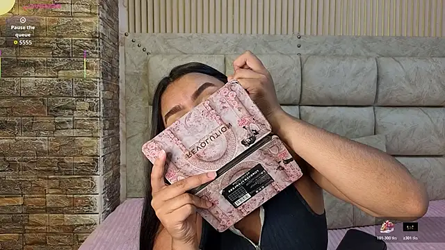 amarahanks1 online show from 12.17.25