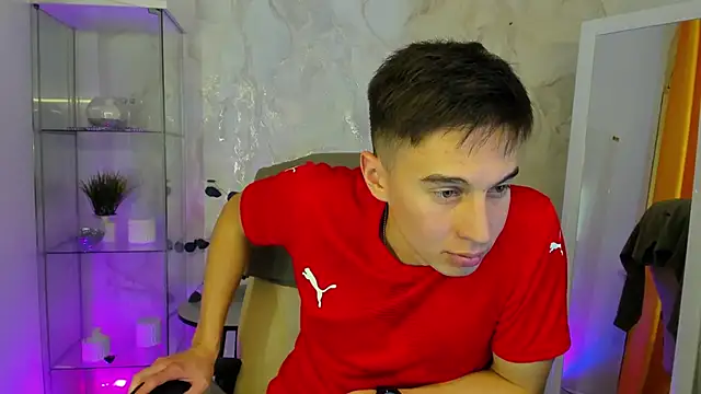 Snapshot of MarkKullen chatting on 11.01.25 MarkKullen online show from 11.01.25