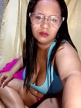 Snapshot of meliza87 chatting on 12.03.25 meliza87 online show from 12.03.25